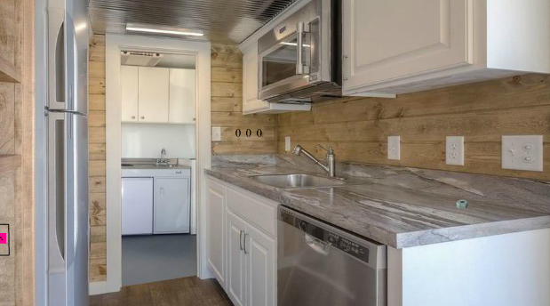 GenieFunGames - Trailer House Escape