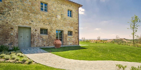 8b Mount Villa Cash Escape